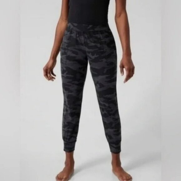 NWT ATHLETA Salutation Camo Jogger XSP - Picture 6 of 11